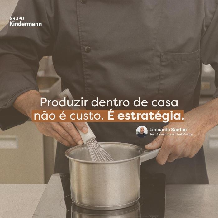 Produzir dentro de casa não é custo. É estratégia.